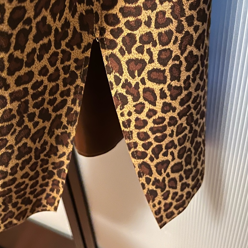 Peter Nygard, Leopard Nygard Faux Suede - Picture 4 of 5